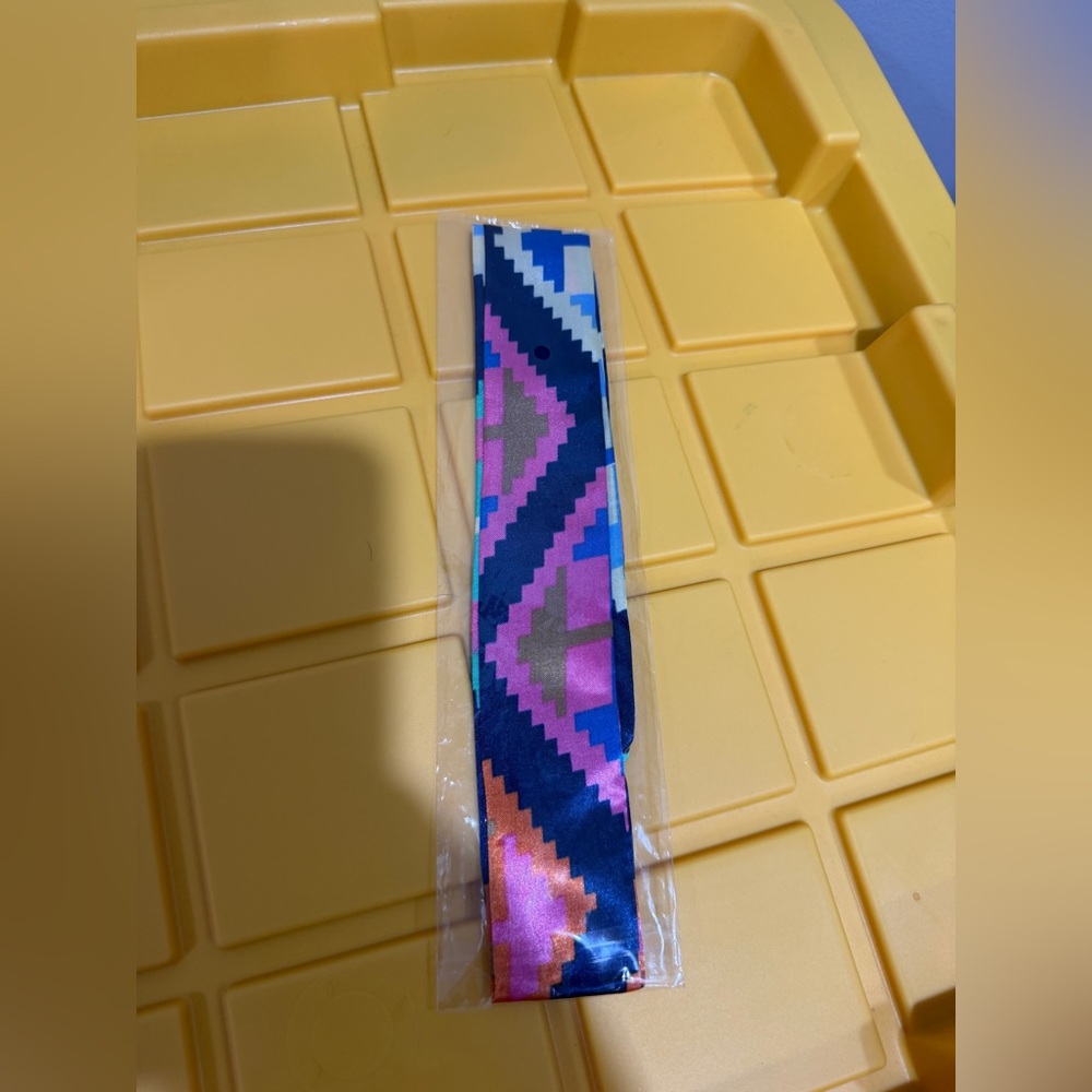 Geometric Multicolor Satin Twilly